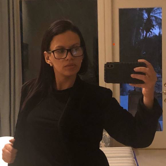 Poshmark profile picture for @marelis